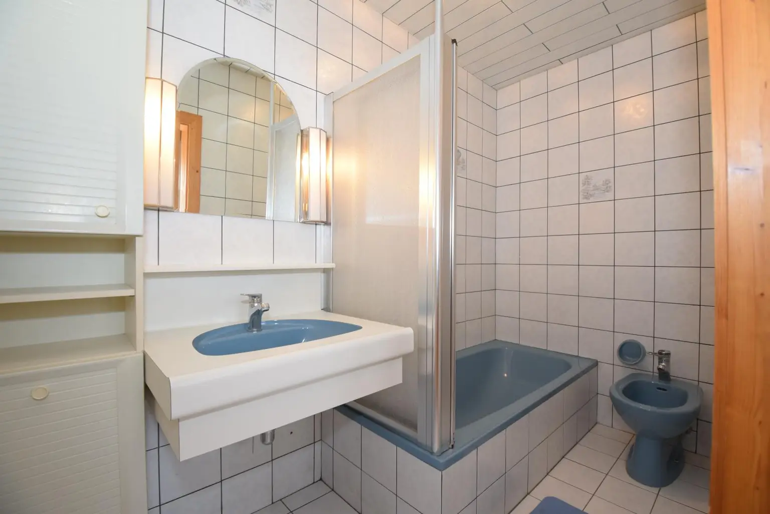 Badezimmer mit Dusche