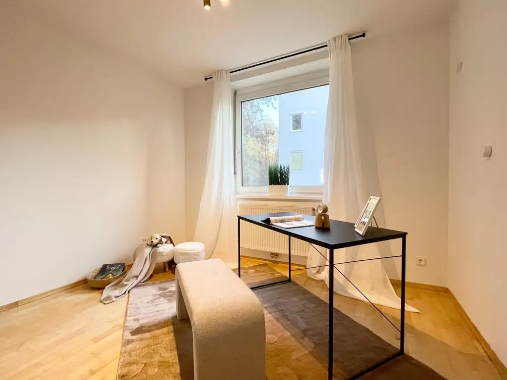 Idyllisch leben am Stadtrand – Lichtdurchflutete Wohnung mit Balkon ins Grüne