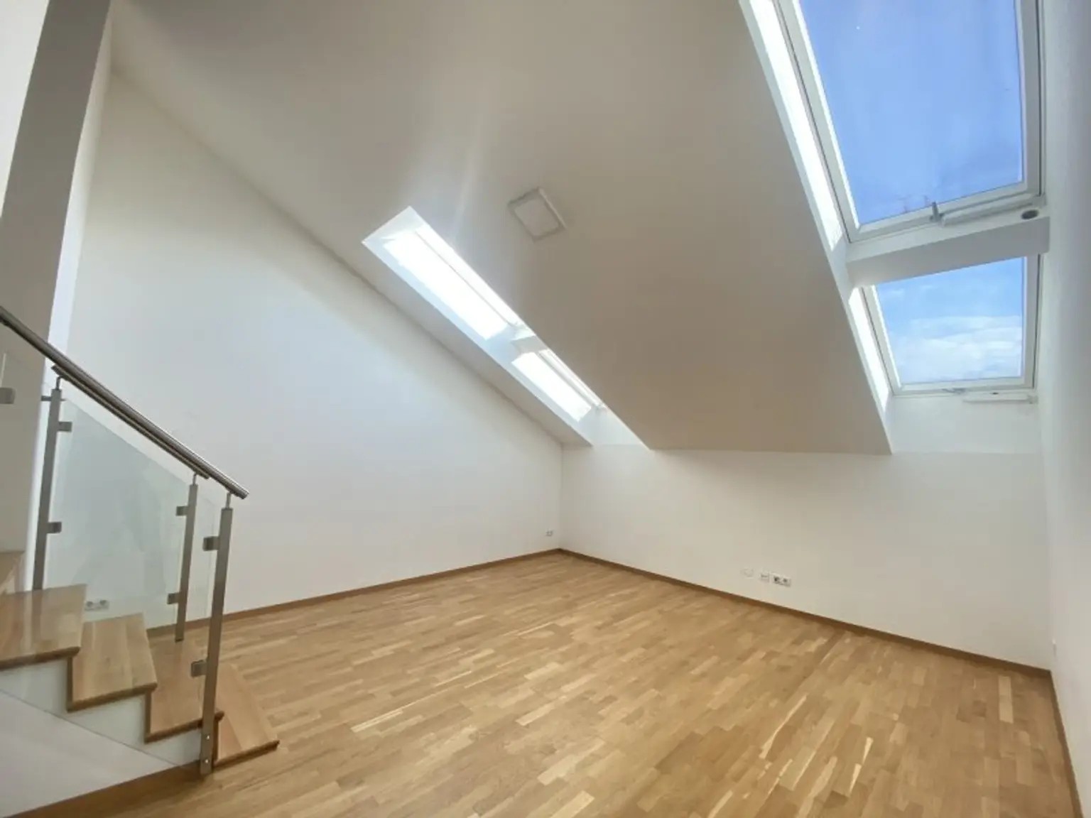 Großzügige Dachgeschosswohnung am Rennweg - Klimatisiert - 2 Terrassen