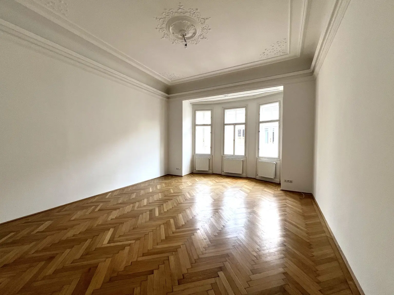 Stilvolle 6-Zimmer Wohnung im repräsentativen Haus