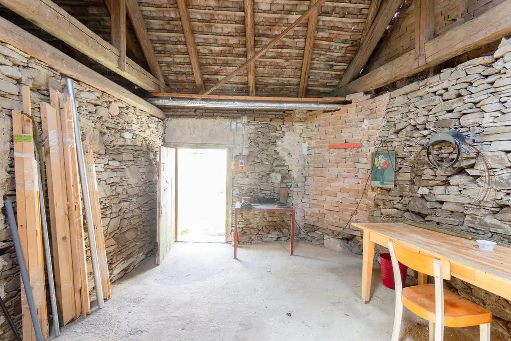 Landhaus mit Charakter - unverdorben und pur -  für Liebhaber historischer Bausubstanz!