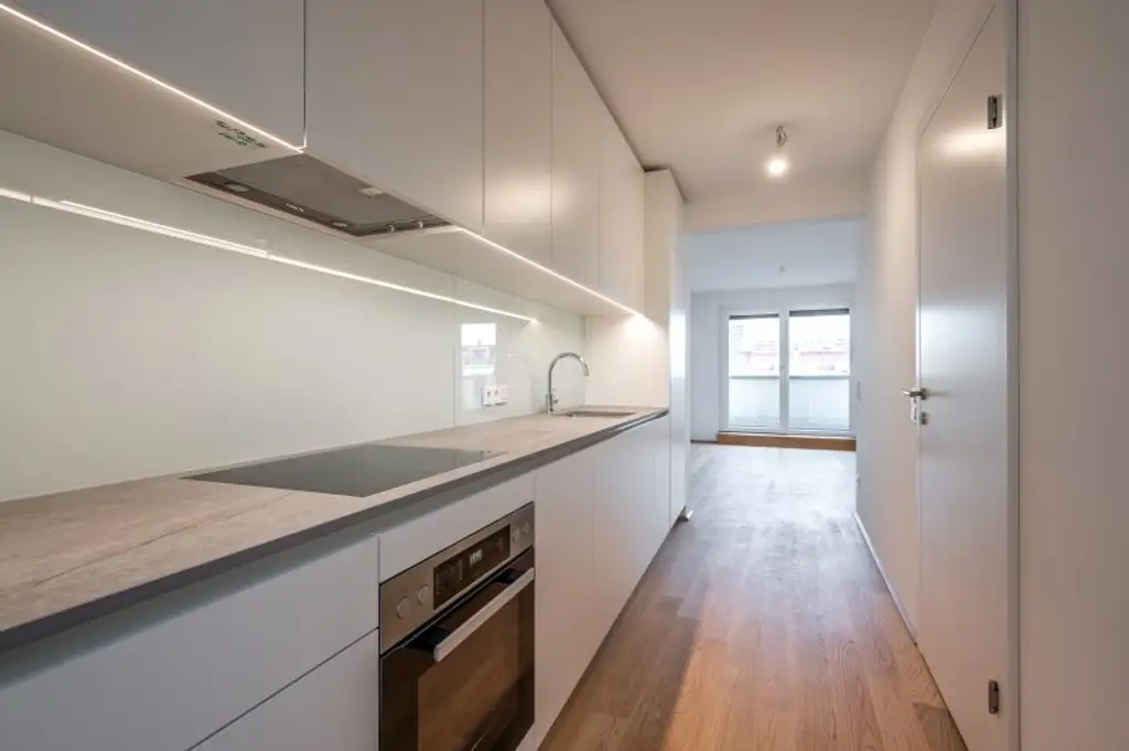 EDUART-Die Kunst des Wohnens: Hochwertiger 3-Zimmer DG-ZWEITBEZUG mit ca. 15m² Balkon! (10/19)