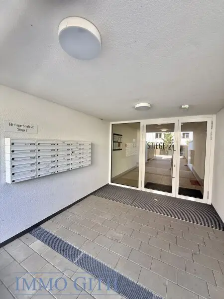 STAMMERSDORFER RUHELAGE: MODERNE 2-ZIMMER-WOHNUNG MIT NEUER KÜCHE, LOGGIA & TERRASSE ZU MIETEN!