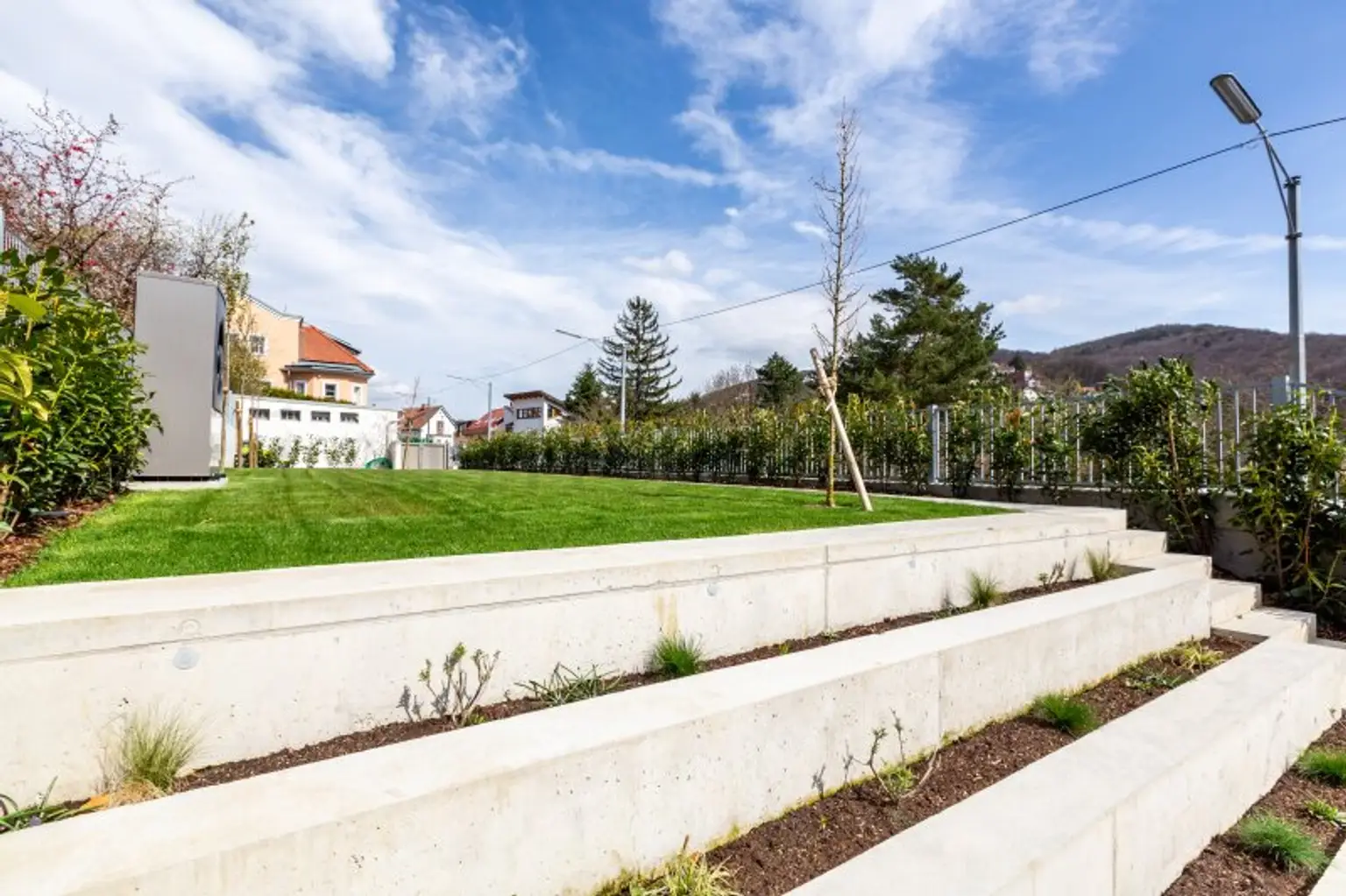 Lichtdurchflutete Architektenvilla mit Fernblick am Fuße des Wolfersbergs