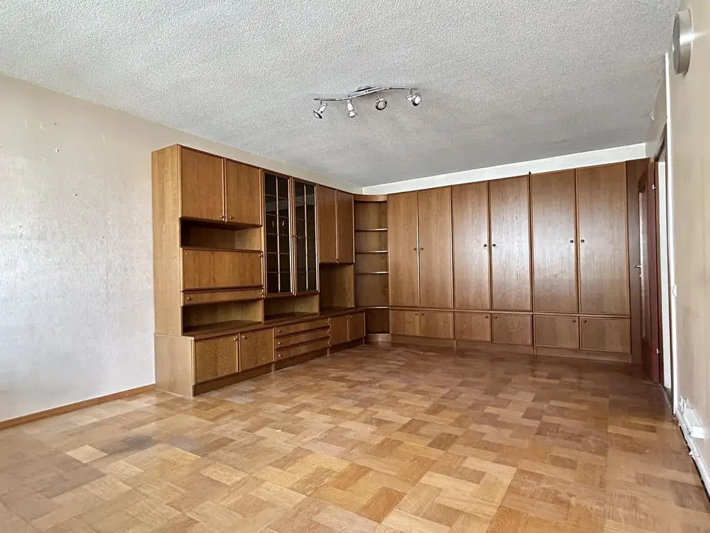 Sonnige 2-Zimmer Loggienwohnung - Modernisierungsbedarf gegeben!
