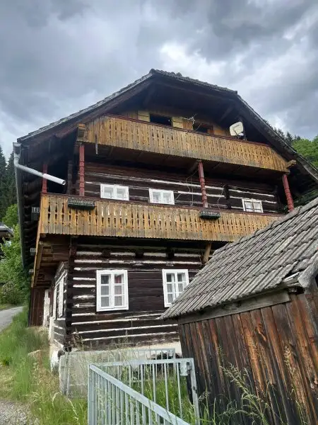 Charmantes Bauernhaus in Himmelberg WFL 100m², Baugrund 563 m² renovierungsbedürftig, € 129.000