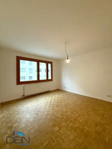 NEU! TRAUMHAFTE 2 ZIMMER WOHNUNG MIT EINEM BALKON IN HOFRUHELAGE!