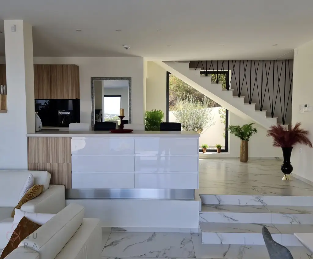 Moderne Villa mit Meerblick in Rogoznica – Eleganz und Erholung nur 80 m vom Meer