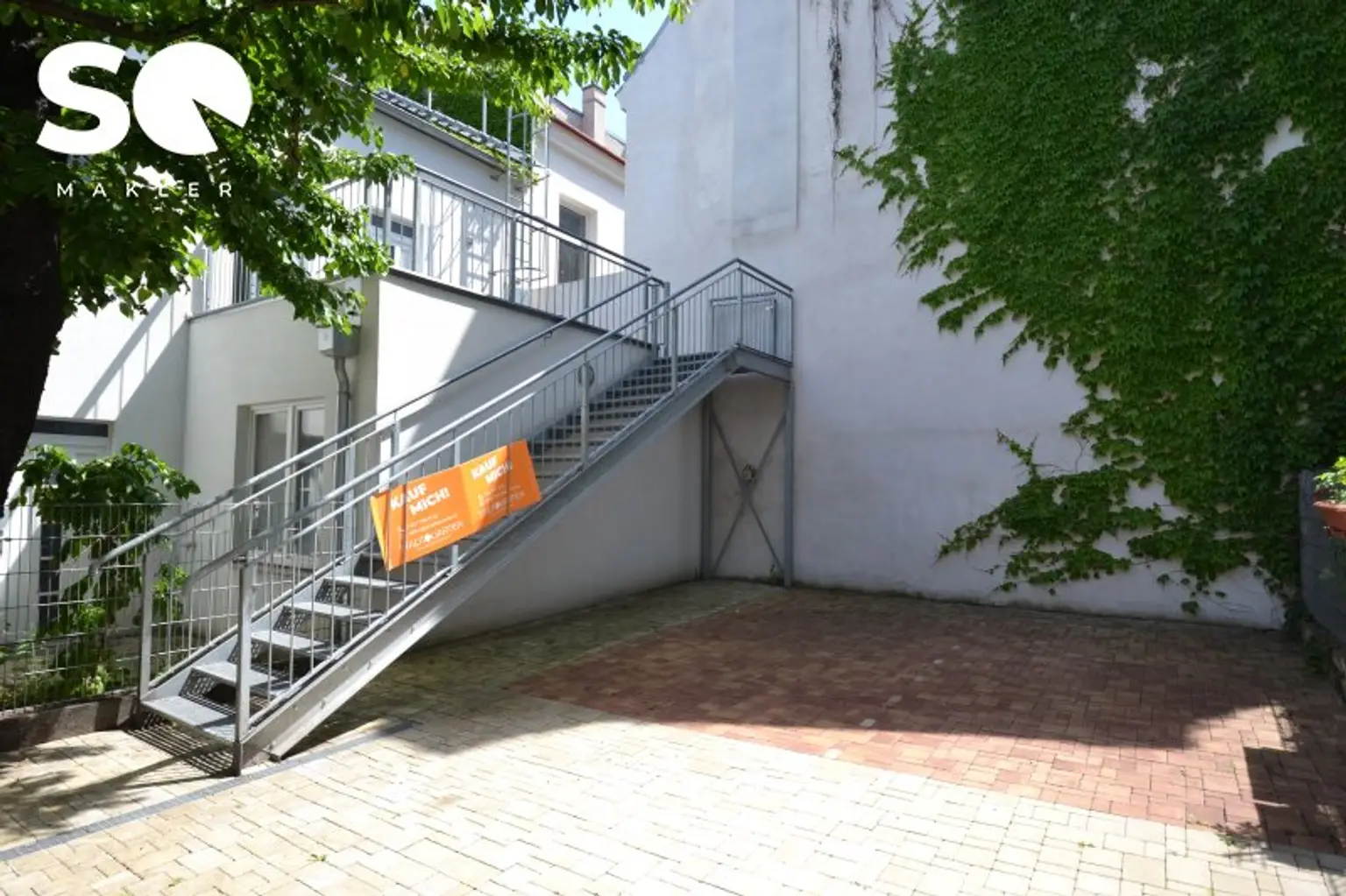 Stellplätze/ Innenhof rechts