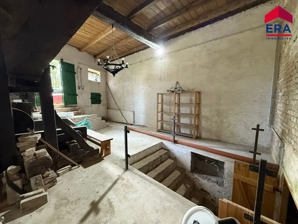 Presshaus mit renoviertem Weinkeller in 2130 Siebenhirten