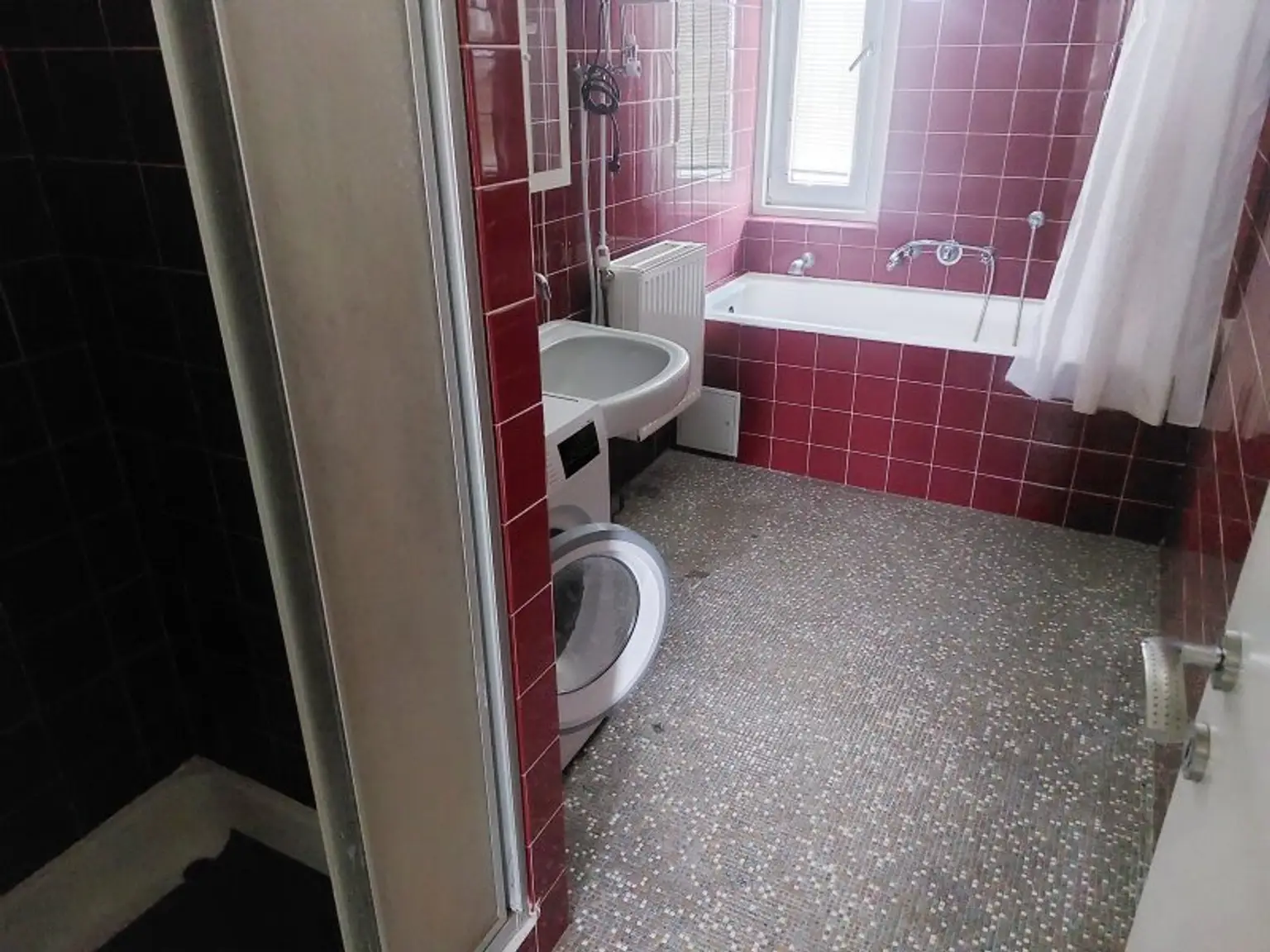 145 m² möblierte 5-Zimmer-Dachterrassenwohnung mit Untervermietrecht bzw. als WG / Arbeiterquartier