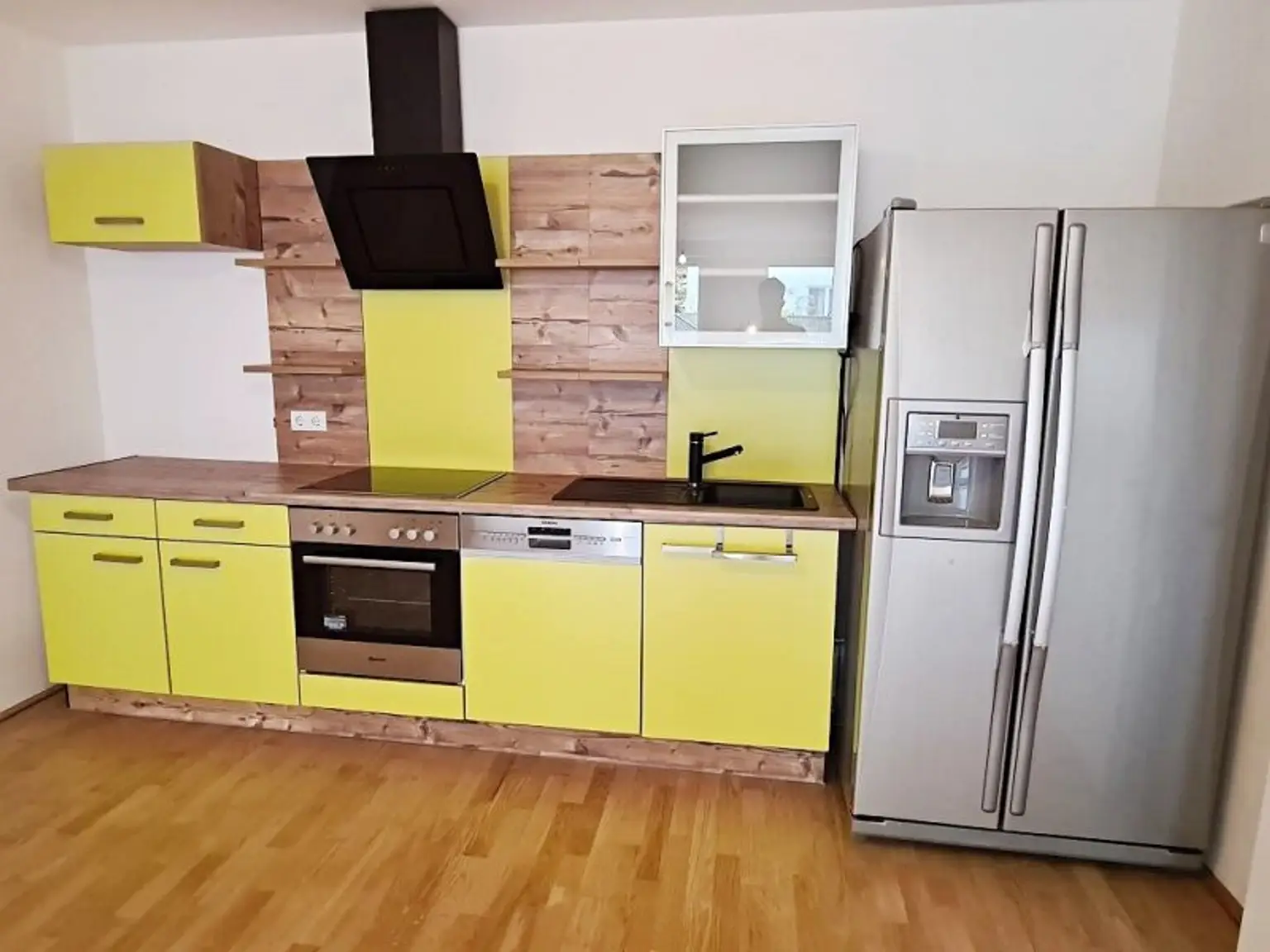EIGENGARTEN, LORYSTRASSE, 75 m2 Neubau mit 23 m2 Garten, 2 Zimmer, Wohnküche, Wannenbad, Parketten, 1. Liftstock