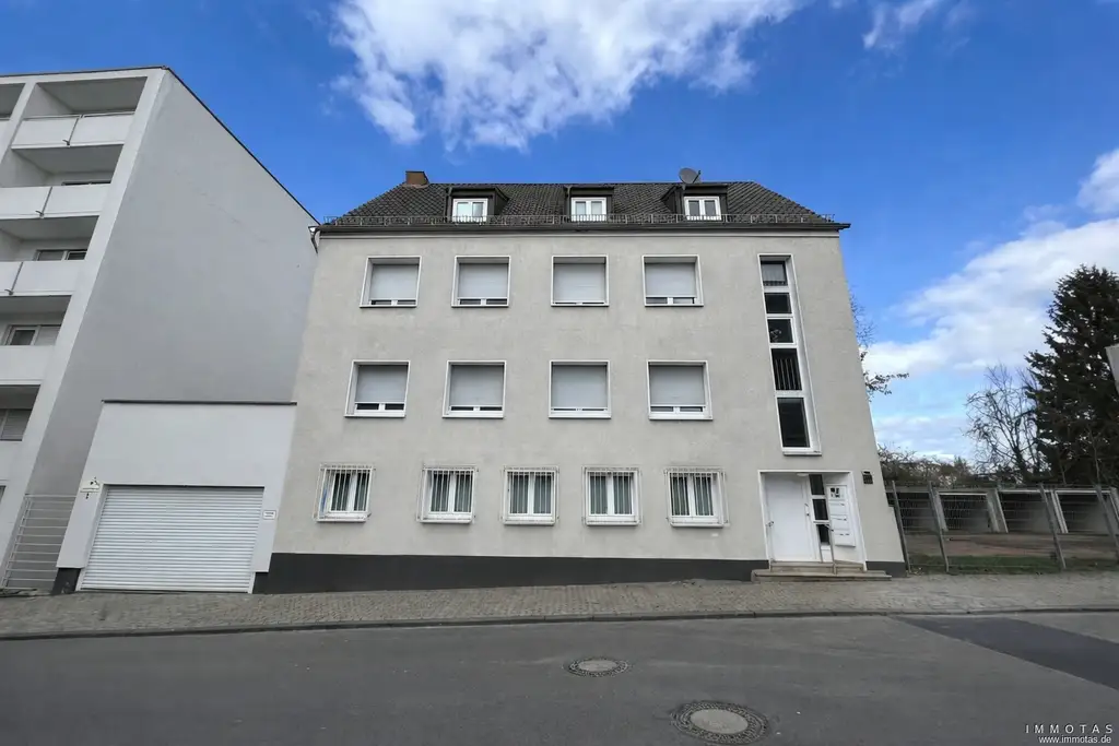 Dachgeschosswohnung in einem Dreifamilienhaus - Kernsanierung 2008