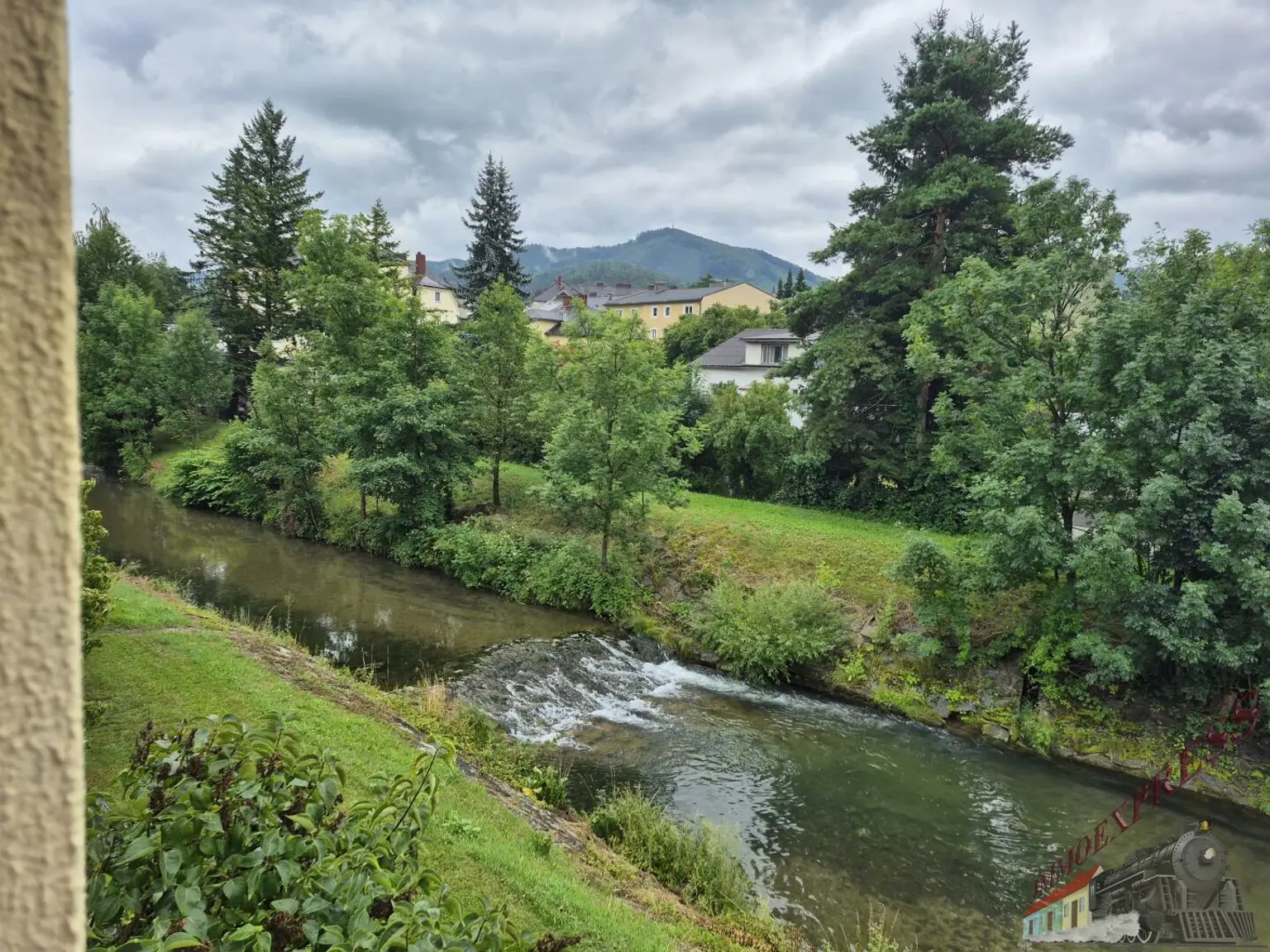 Charmantes Landhaus mit 7 Zimmern und Grünblick - ideal für Naturliebhaber.