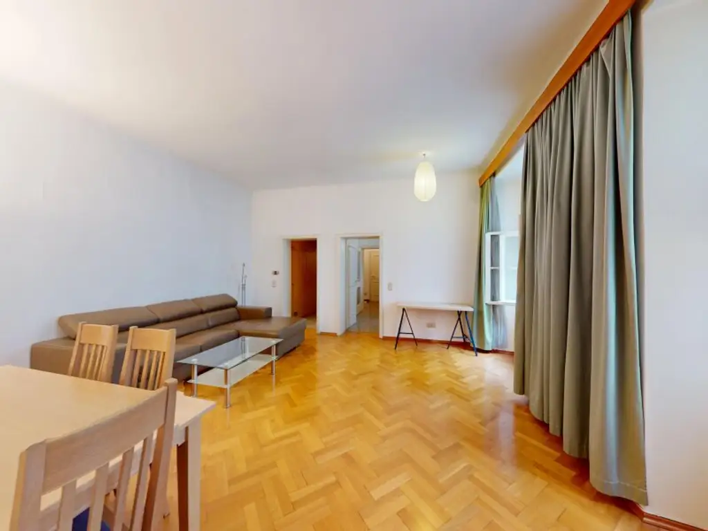 2-Zimmer Altbauwohnung in bester, zentraler Lage!
