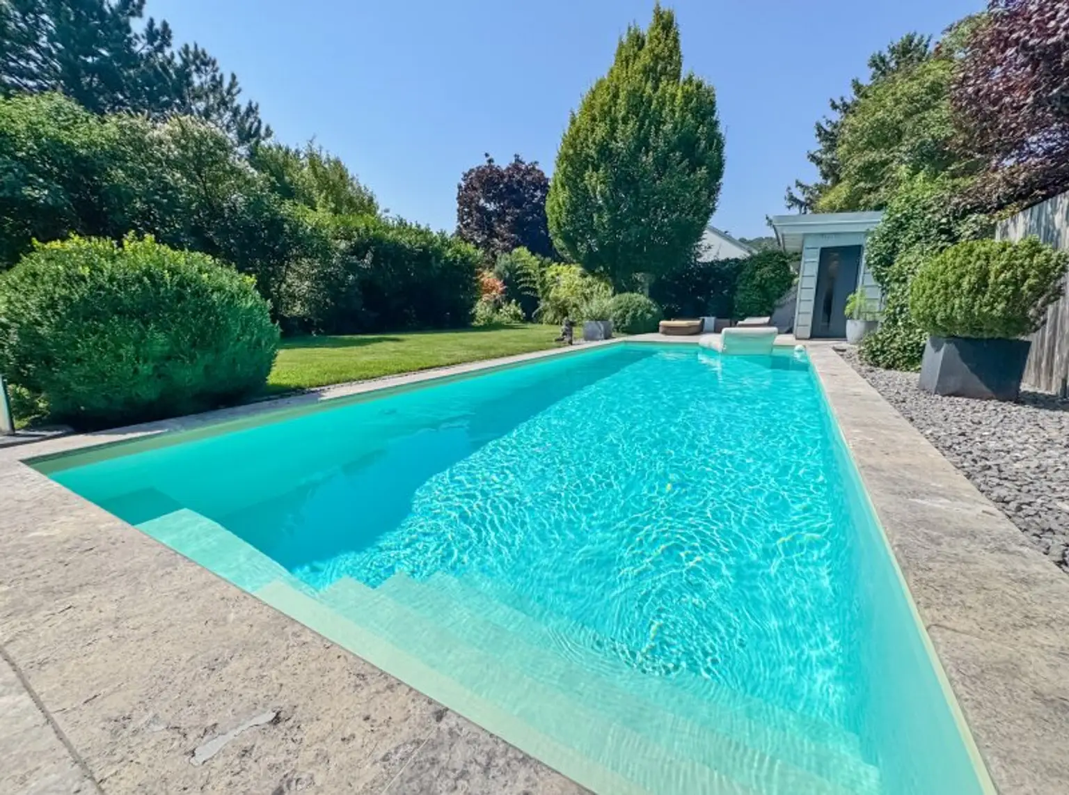 Einfamilienhaus mit Pool, Sauna & Wohnkeller auf Eigengrund in Toplage von Baden bei Wien