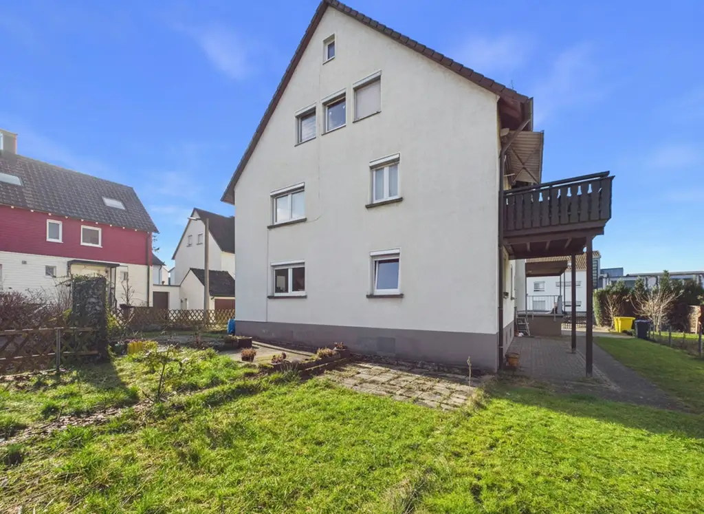 Familienfreundlich! 4 Zimmer-Wohnung, liebevoll renoviert, Terrasse, 2 Keller, Tageslichtbad, EBK