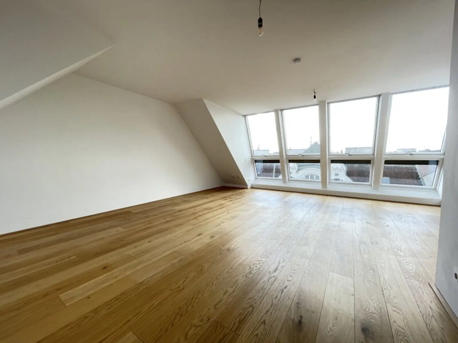 Stilvolle Dachgeschosswohnung mit außergewöhnlicher Dachterrasse in 1090 Wien