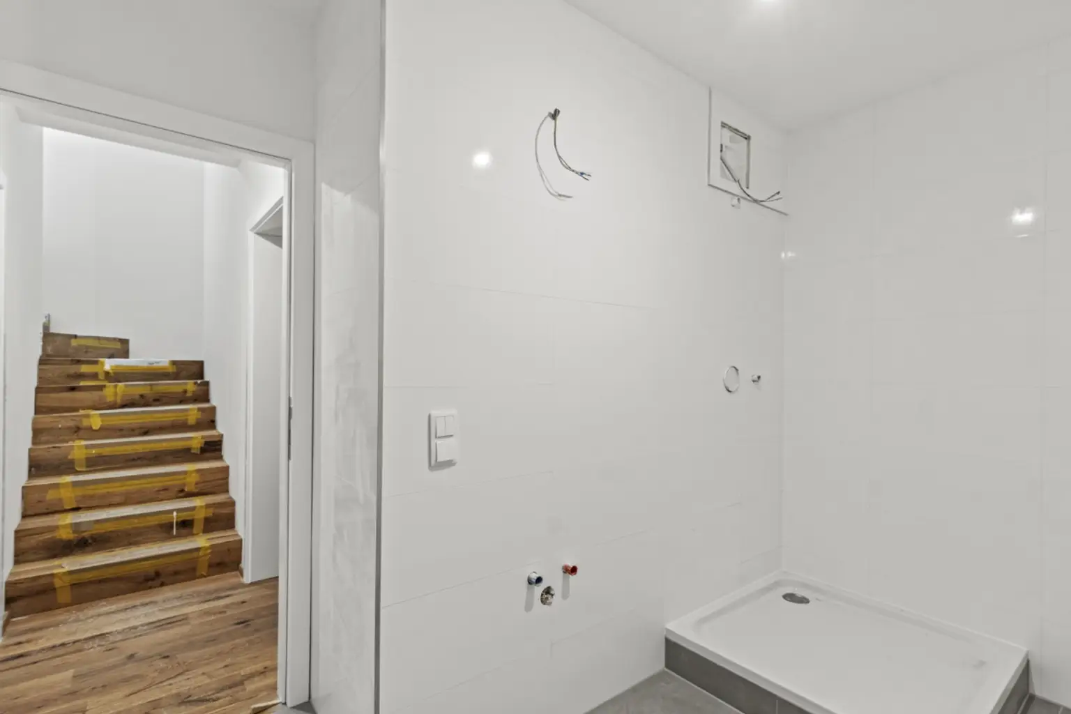 17 | ++ NEU ++ REIHENHAUS mit Balkon, Terrasse und Wohnkeller in NEUESSLING | Prima Service Immobilien