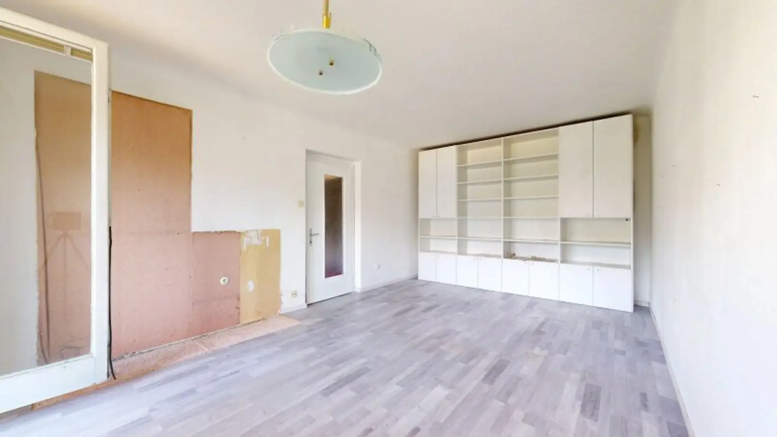 Helle Wohnung mit Loggia - FREIER MIETZINS!