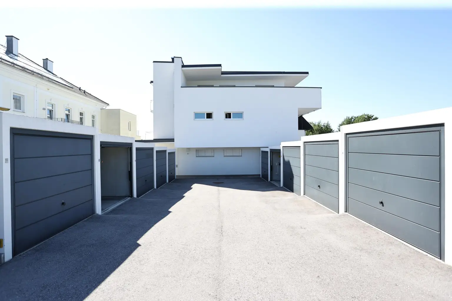 Gargage vor dem Haus