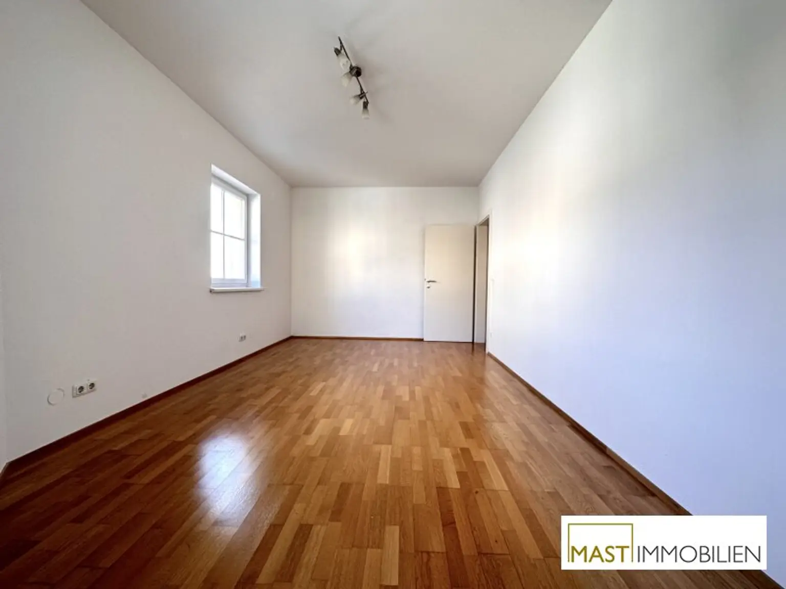 Optimal aufgeteilte 4 - Zimmer Wohnung inkl. Einbauküche & Balkon in Guntramsdorf