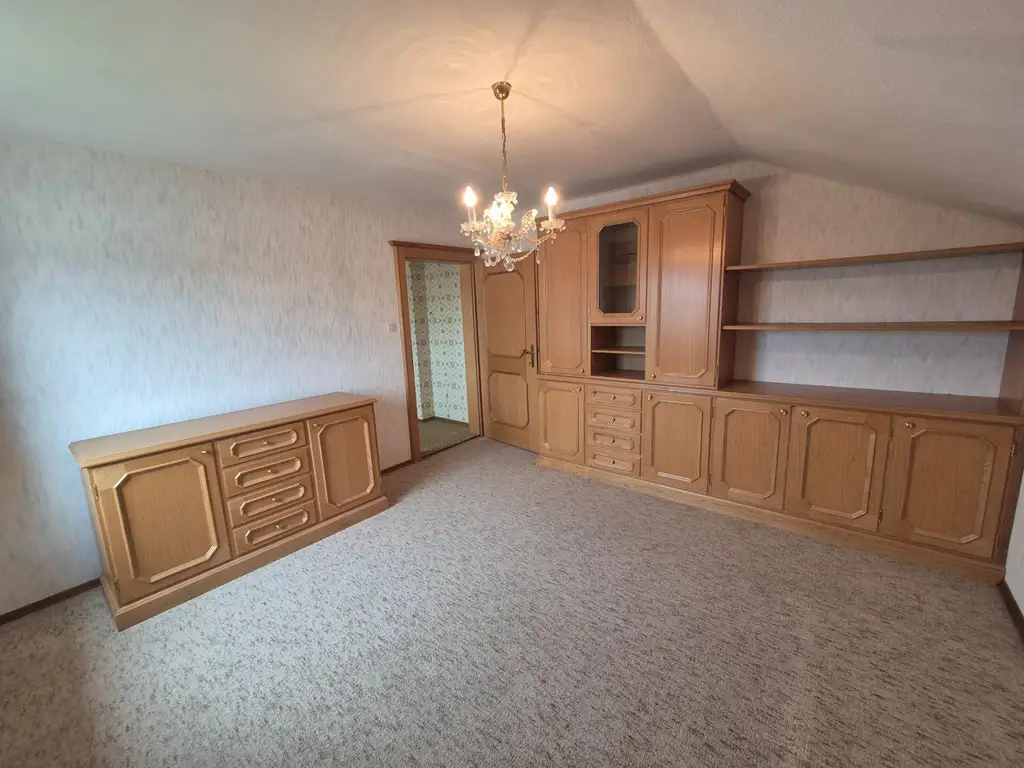 Mehrfamilienhaus mit Geschäftslokal