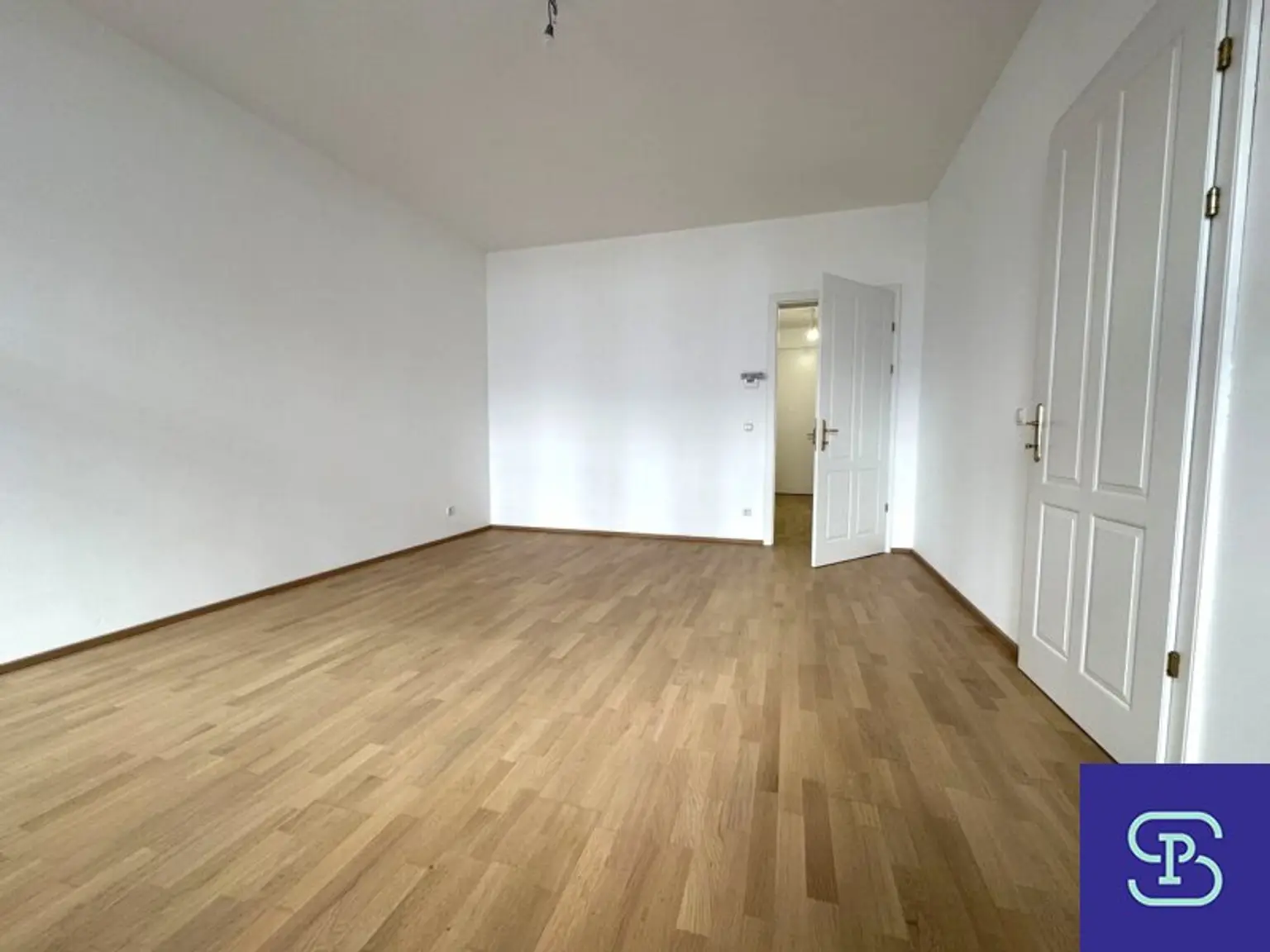 Provisionsfrei: Unbefristeter 98m² Altbau mit 11m² Süd-Loggia und Einbauküche - 1070 Wien!