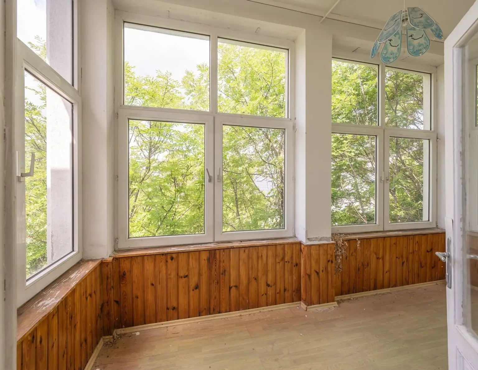 ++NEU++ Tolle Zinsvilla mit uneinsehbarem Grund in Bad Vöslau, großes Ausbaupotenzial!