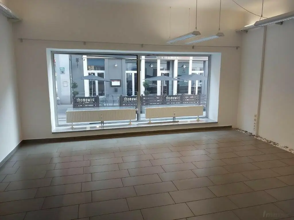 Vielseitige Geschäftsräumlichkeiten in der Leonhardstraße für Ärzte/Therapeuten, Verkauf, Büro zu vermieten!