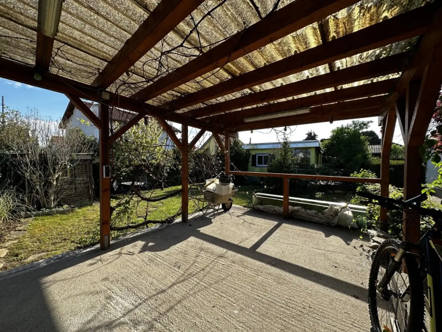 SOMMERHAUS mit großem Garten - Nähe AN DER UNTEREN ALTEN DONAU