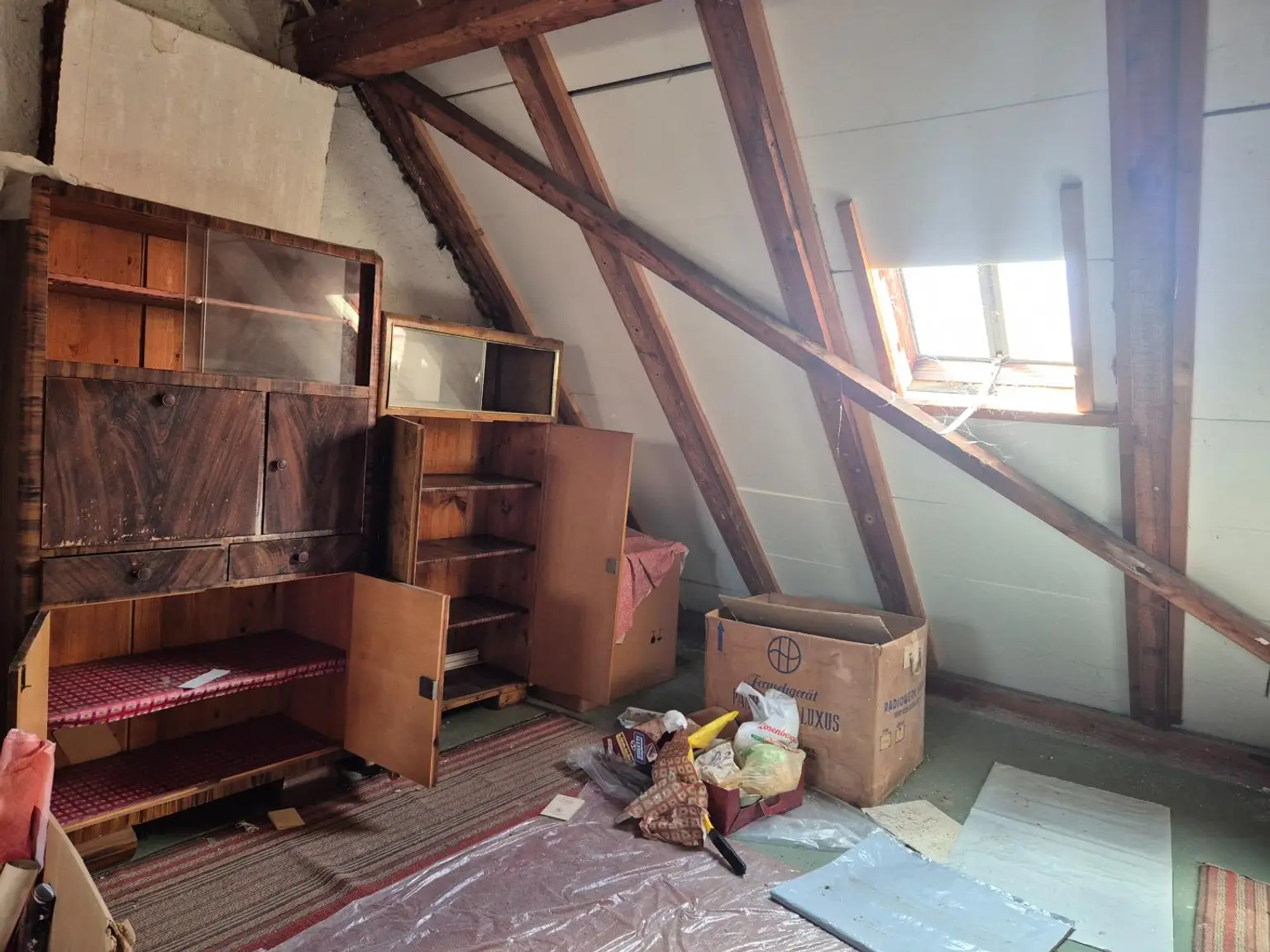 Renovierungsbedürftiges Mittelreihenhaus