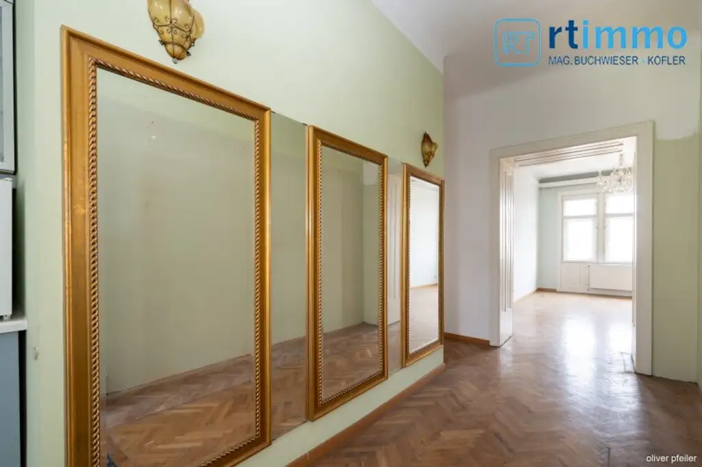U-BAHNNÄHE: ALTBAUCHARME: 4-Zimmer-Wohnung in hohem Liftstock und Ausblick