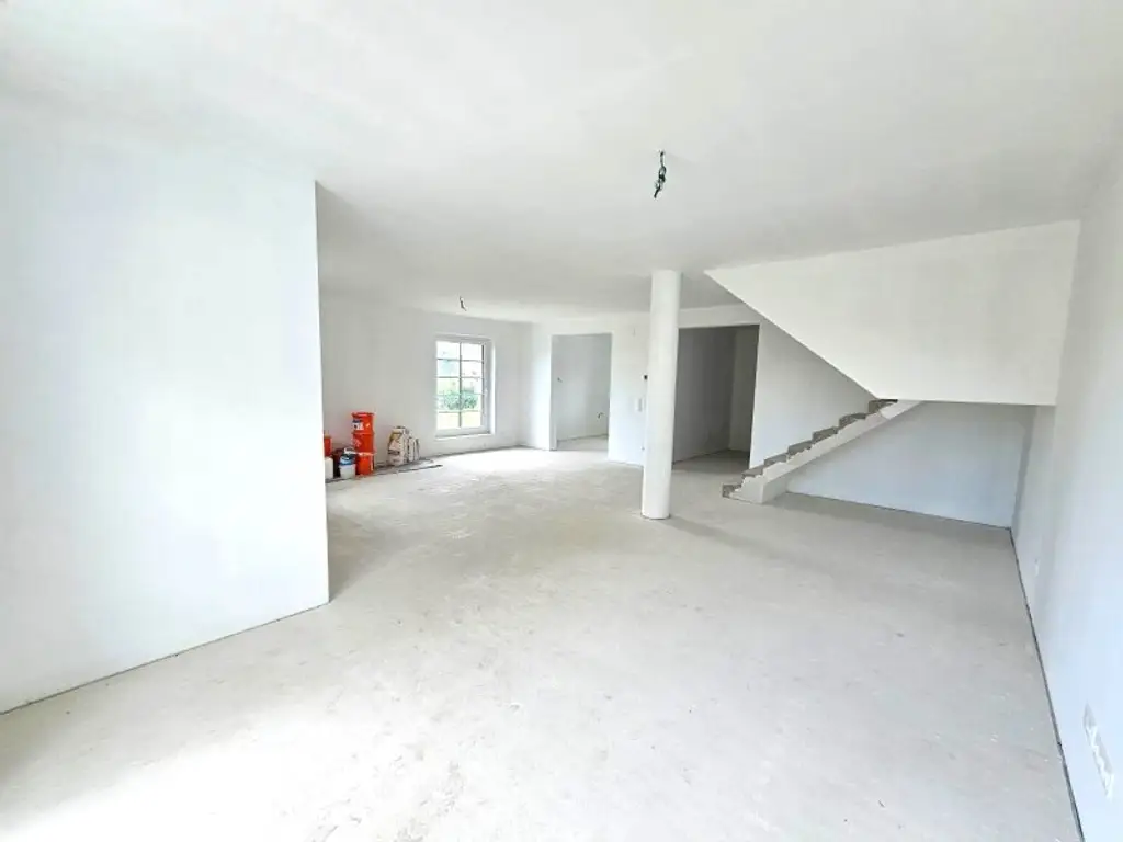 Moderne Doppelhaus-Villa in Niederösterreich: Erstbezug mit Garten, Garage und einen Stellplatz!