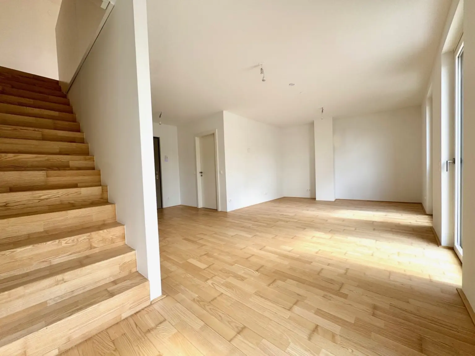 E | ++ NEU ++ FAMILIENWOHNUNG mit Galerie und FANTASTISCHER TERRASSE | Prima Service Immobilien