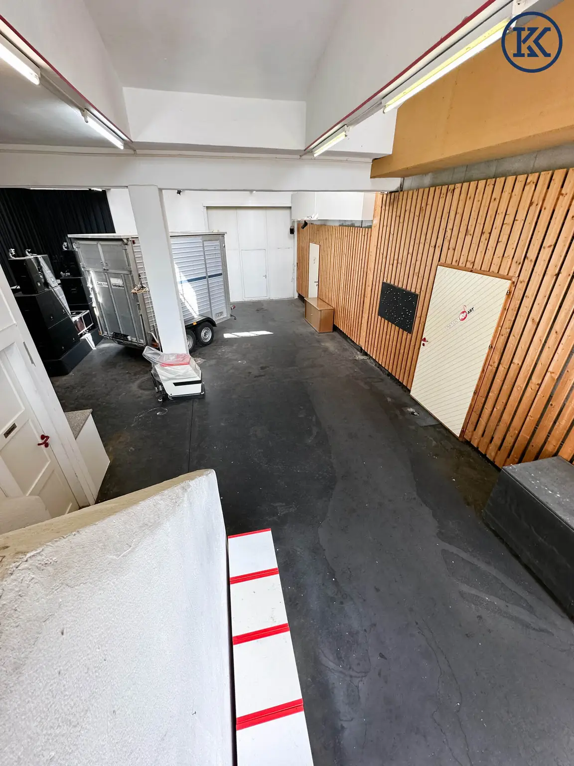 Halle mit Eingängen zum Studio