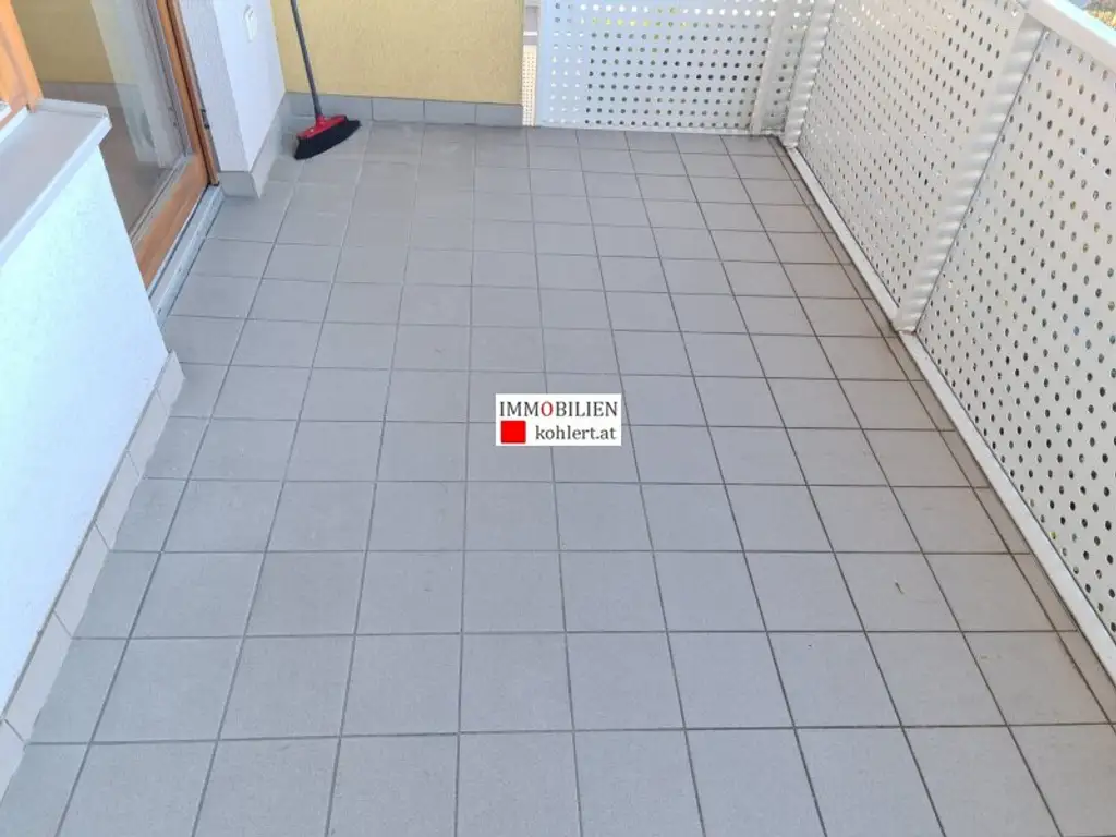 GEMÜTLICHE 2-ZIMMERWOHNUNG MIT LOGGIA, ALLE NEBENRÄUME, GARAGENSTELLPLATZ IM EIGENTUM