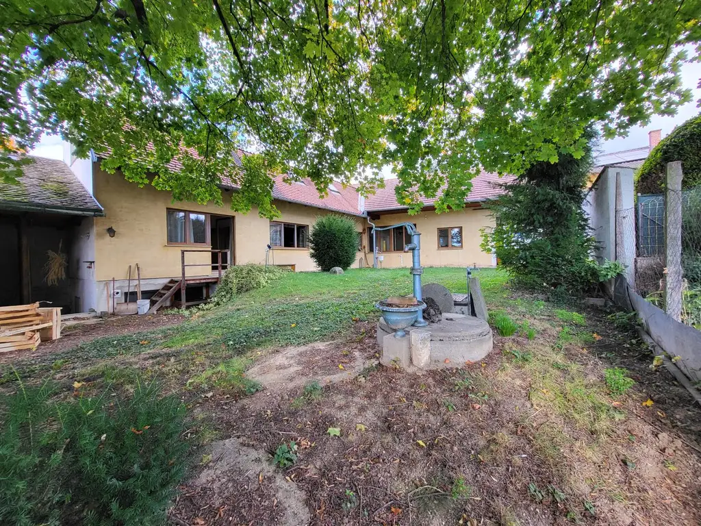 HELDENBERG - BAUERNHAUS IN RUHIGER DORFLAGE