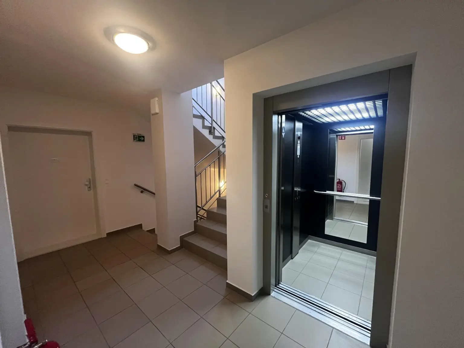 11 Stiegenhaus_Aufzug