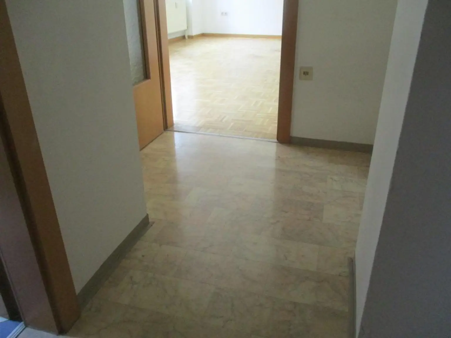 Ruhige 2-Zimmer-Altbauwohnung mit Küchenblock im Zentrum von Krieglach zu mieten !