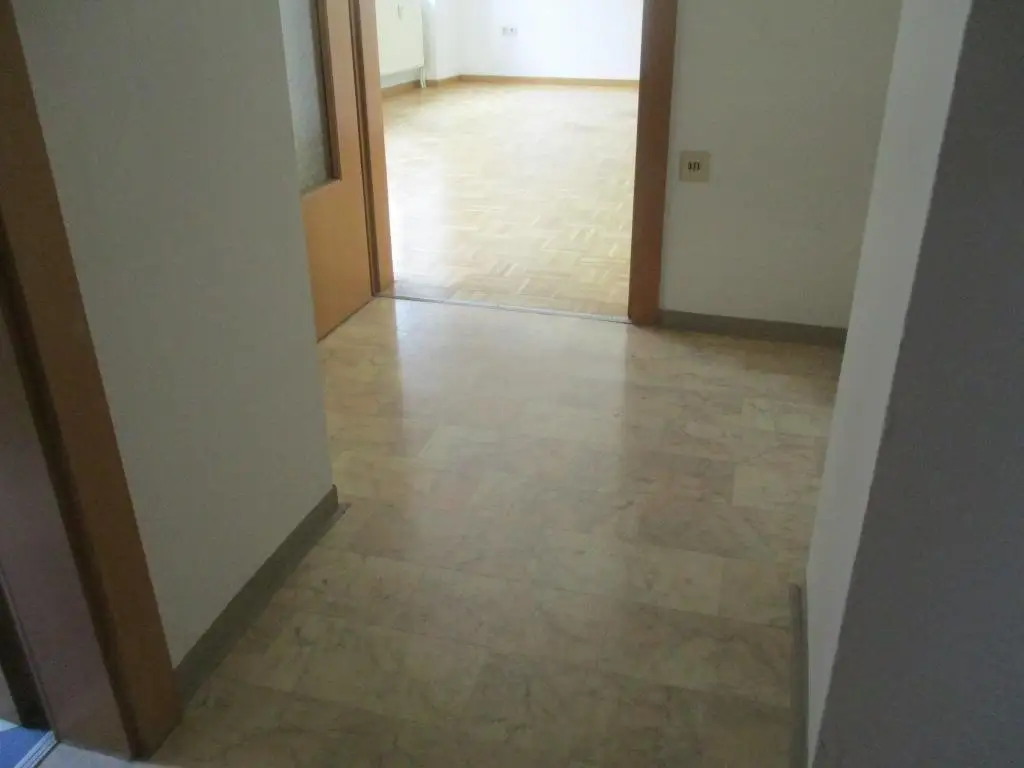 Ruhige 2-Zimmer-Altbauwohnung mit Küchenblock im Zentrum von Krieglach zu mieten !