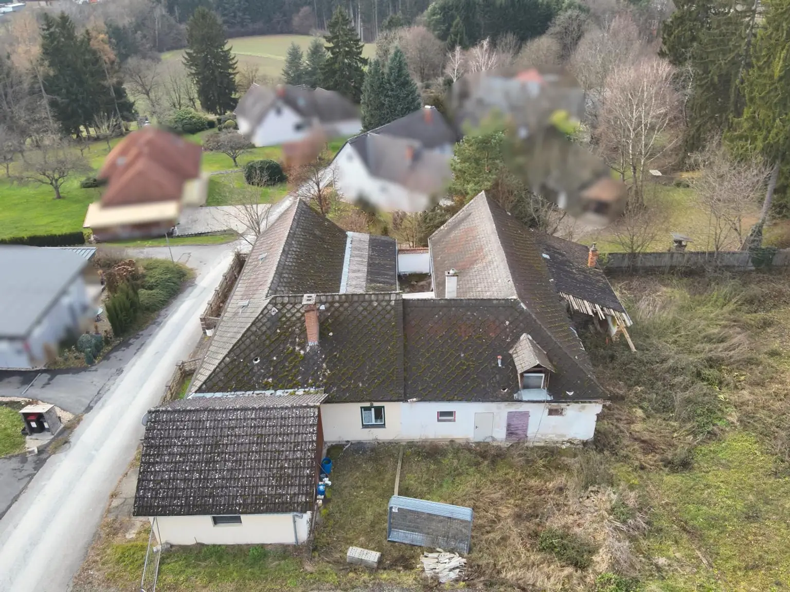 Dreikanthof mit vier Grundstücken in einer Sackgasse (ruhige Lage)