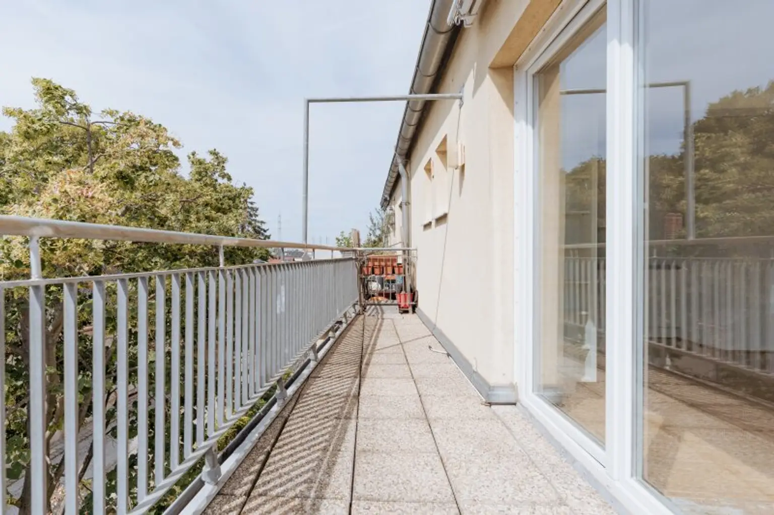 Traumhafte 3- Zimmer Dachgeschoßwohnung über zwei Etagen mit Terrasse