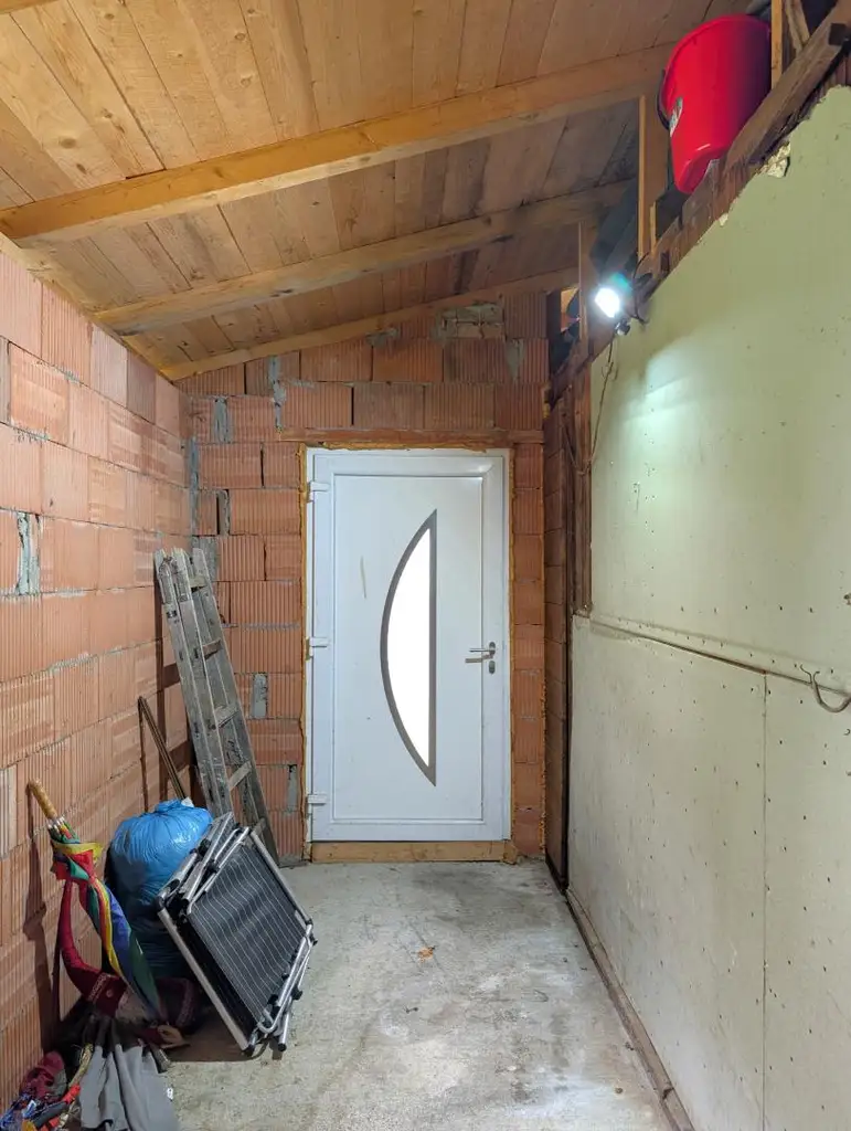 Sanierungsbedürftiger Bungalow mit großem Grundstück - in ruhiger, sonniger Lage