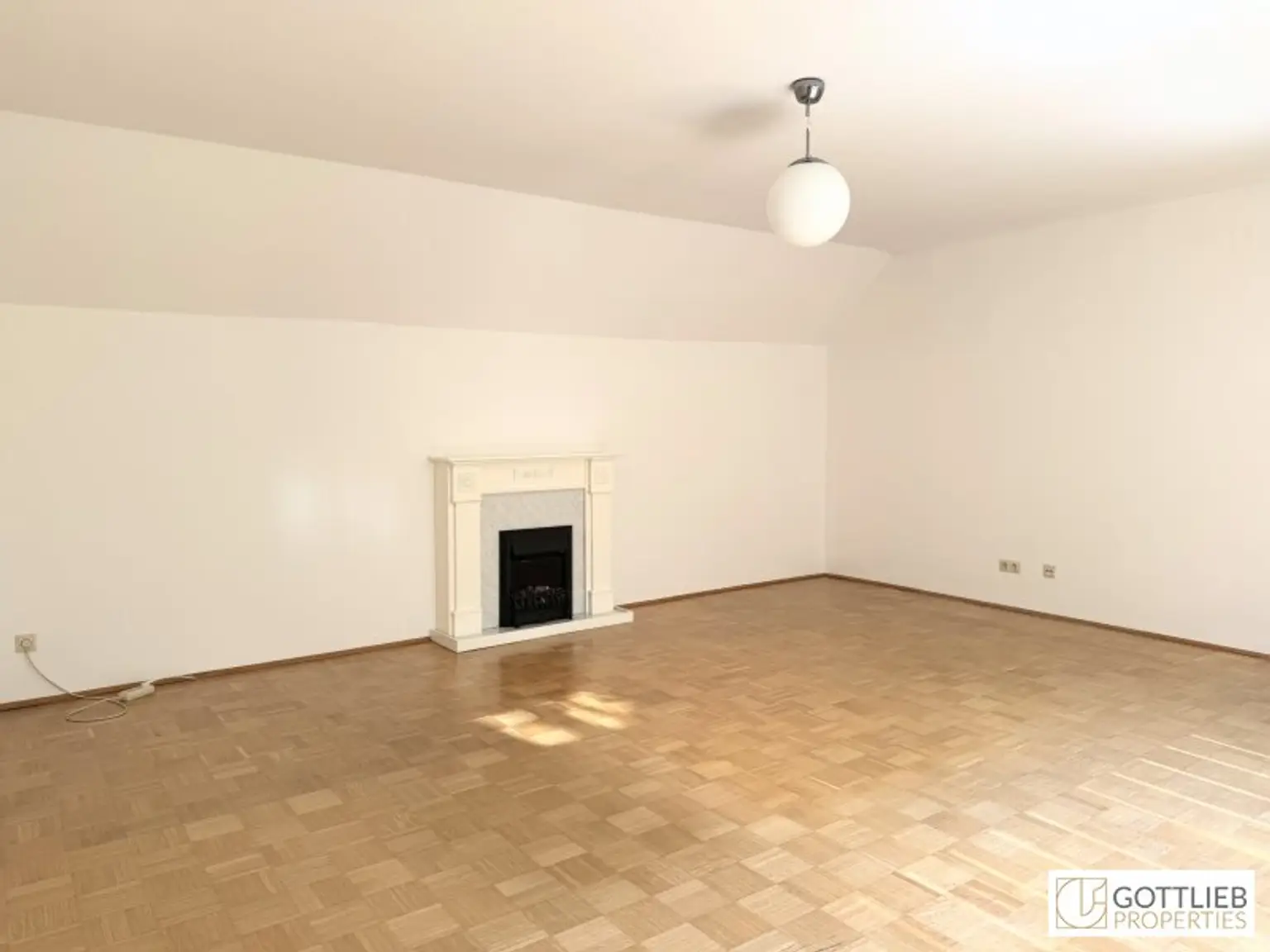 Bestlage beim Hamerlingplatz! Lichtdurchflutete 3-Zimmer-Altbau-Wohnung in saniertem Vorstadthaus inklusive zwei Garagenplätze