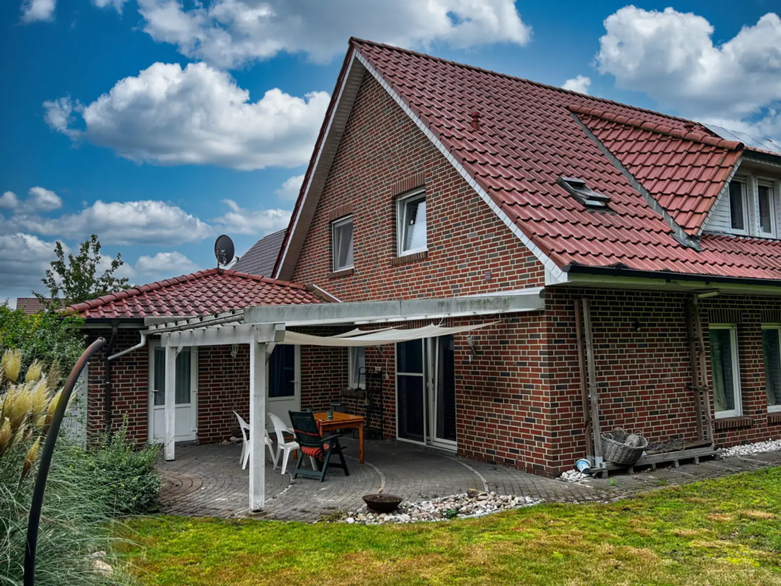 Viel Platz für Ihre Zukunft! Einfamilienhaus mit Einliegerwohnung!