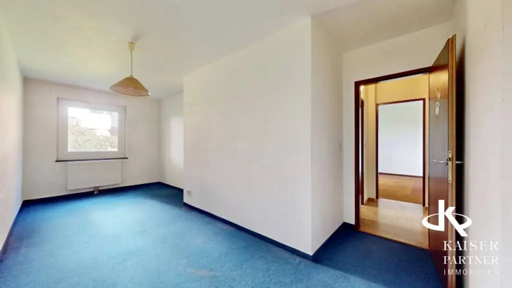 Geräumige 4-Zimmer-Wohnung mit Loggia mit viel Potential, Nähe Kennedybrücke!
