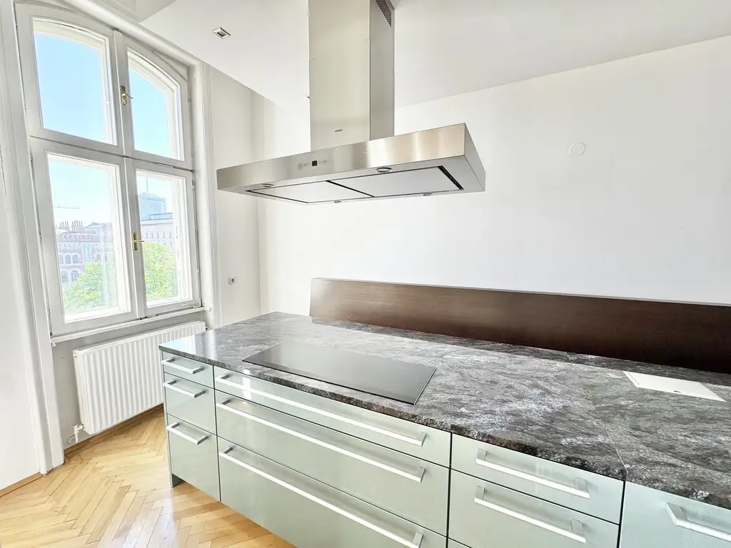 TOPLAGE NÄHE LYCEE | REPRÄSENTATIVE ALTBAUWOHNUNG | HELLE 3 ZIMMER | U-BAHN-NÄHE