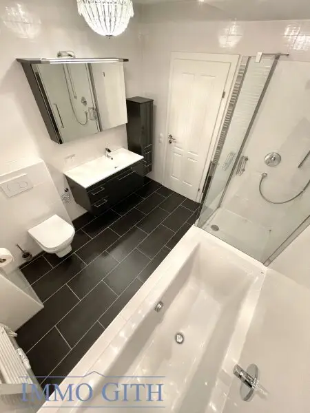 LICHTDURCHFLUTETE CA. 80 m² GROSSE 3-ZIMMER-WOHNUNG MIT BALKON IN GRÜNRUHELAGE VON POTTENSTEIN ZU KAUFEN!