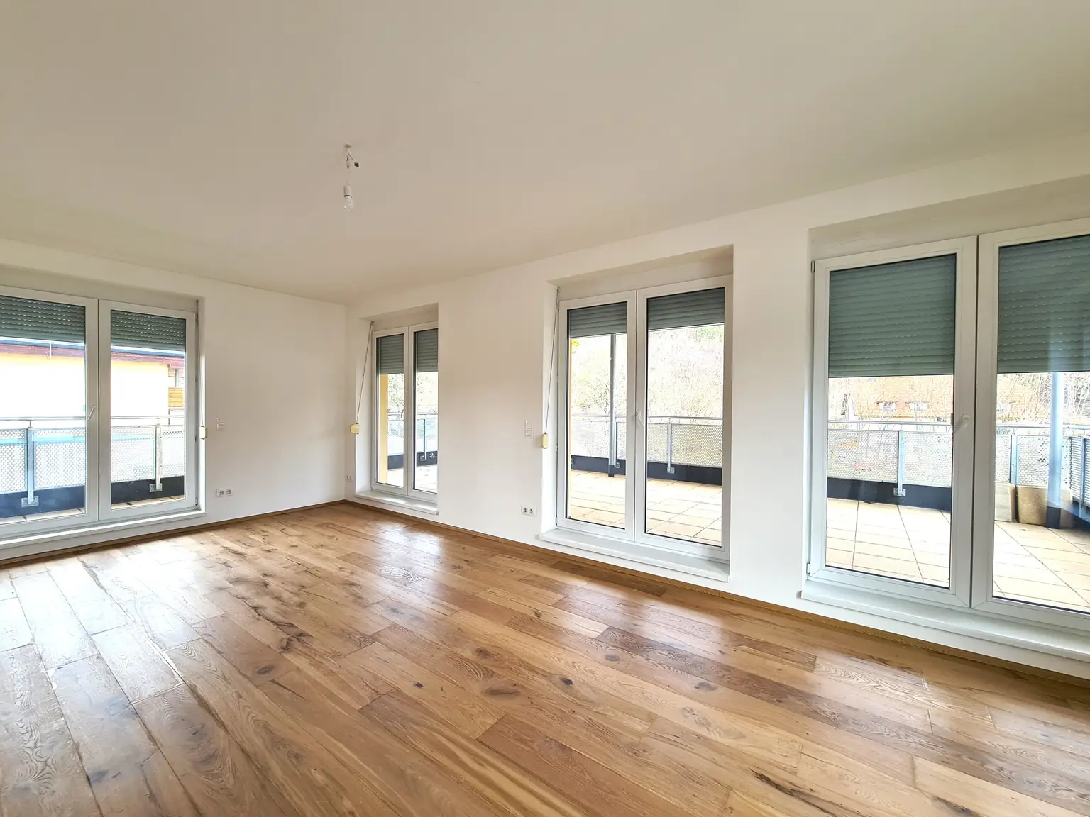 Top Maisonettenwohnung mit Dachterrasse, Garten und Carport!